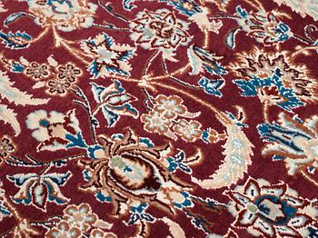 MATTO, a semi-antique/old Esfahan/Nain part silk, ca 232,5 x 137,5 cm (as well as one end with ca 1 cm flat weave).