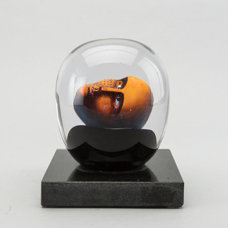 BERTIL VALLIEN, a signed glass sculpture.