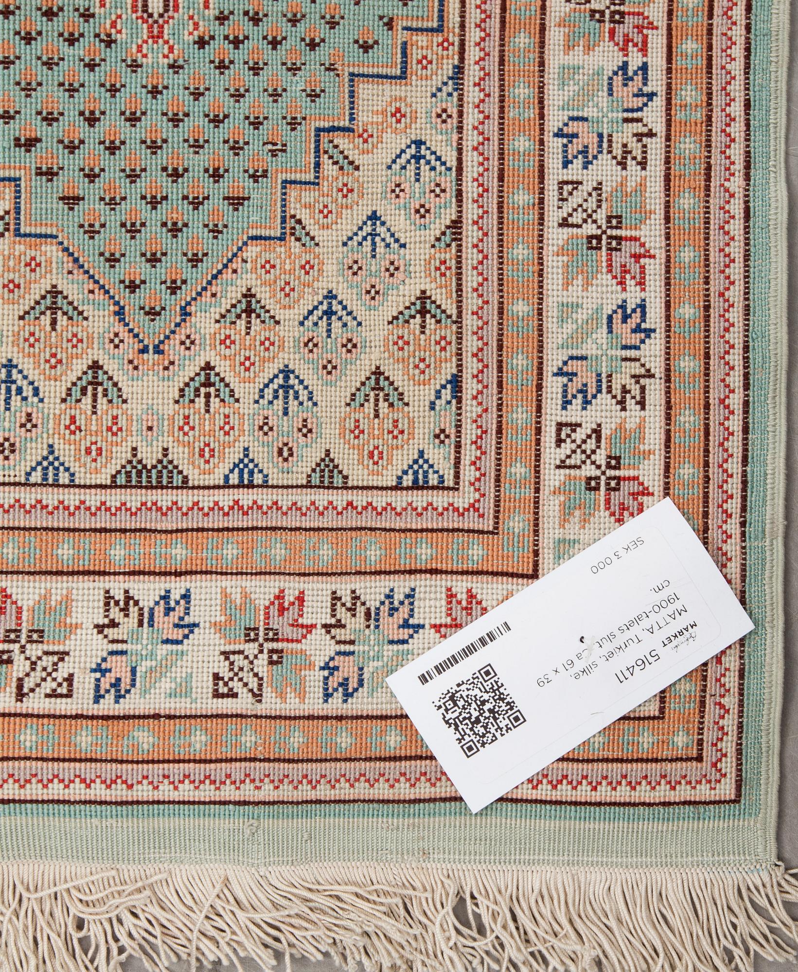 MATTA, Turkiet, silke, 1900-talets slut. Ca 61 x 39 cm.
