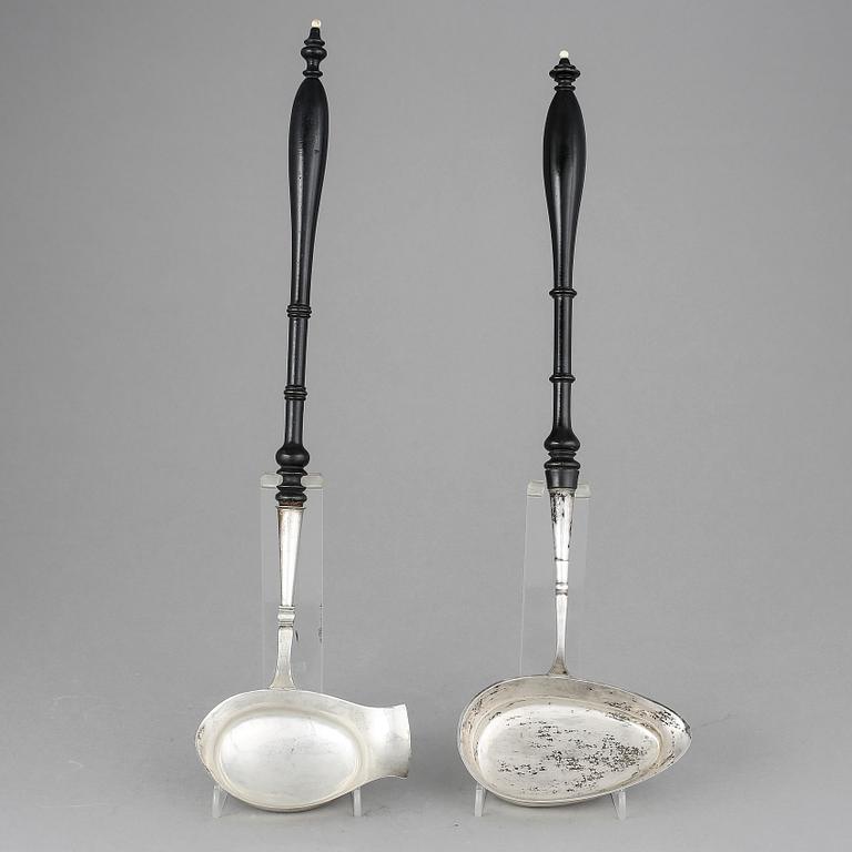 SOPPSLEVAR, 2 st, silver, F. Holmberg, Karlskrona 1843 resp JG Hentzell, Kalmar 1907.