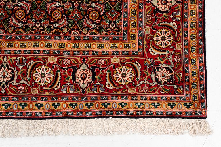 Matta, Täbriz, ca 300 x 207 cm.