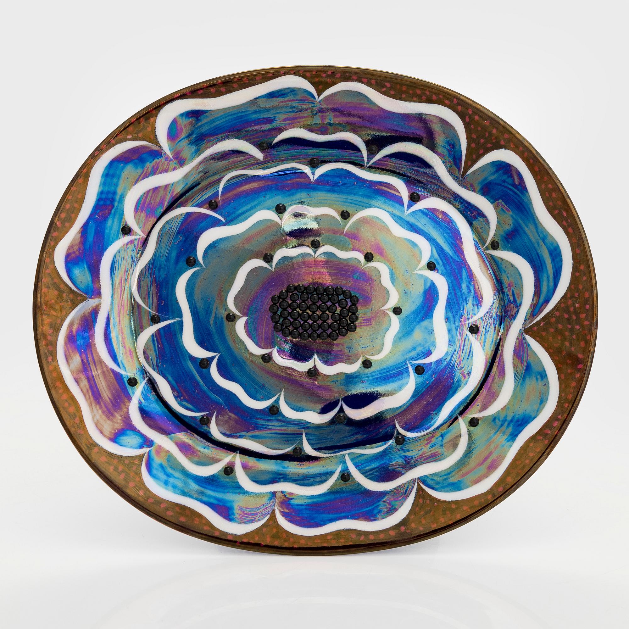 Birger Kaipiainen, a footed 'Florence´ ceramic dish, marked Birger Kaipiainen, Arabia Finland.