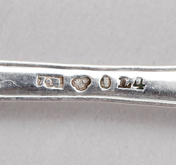 TESKEDAR, 12 st snarlika, silver, svenska stämplar 1800-tal. Vikt ca 295 gram.