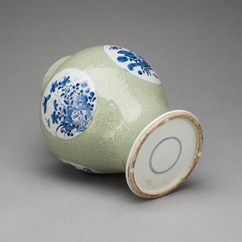 URNA, porslin, Kina, Qianlong (1736-95).