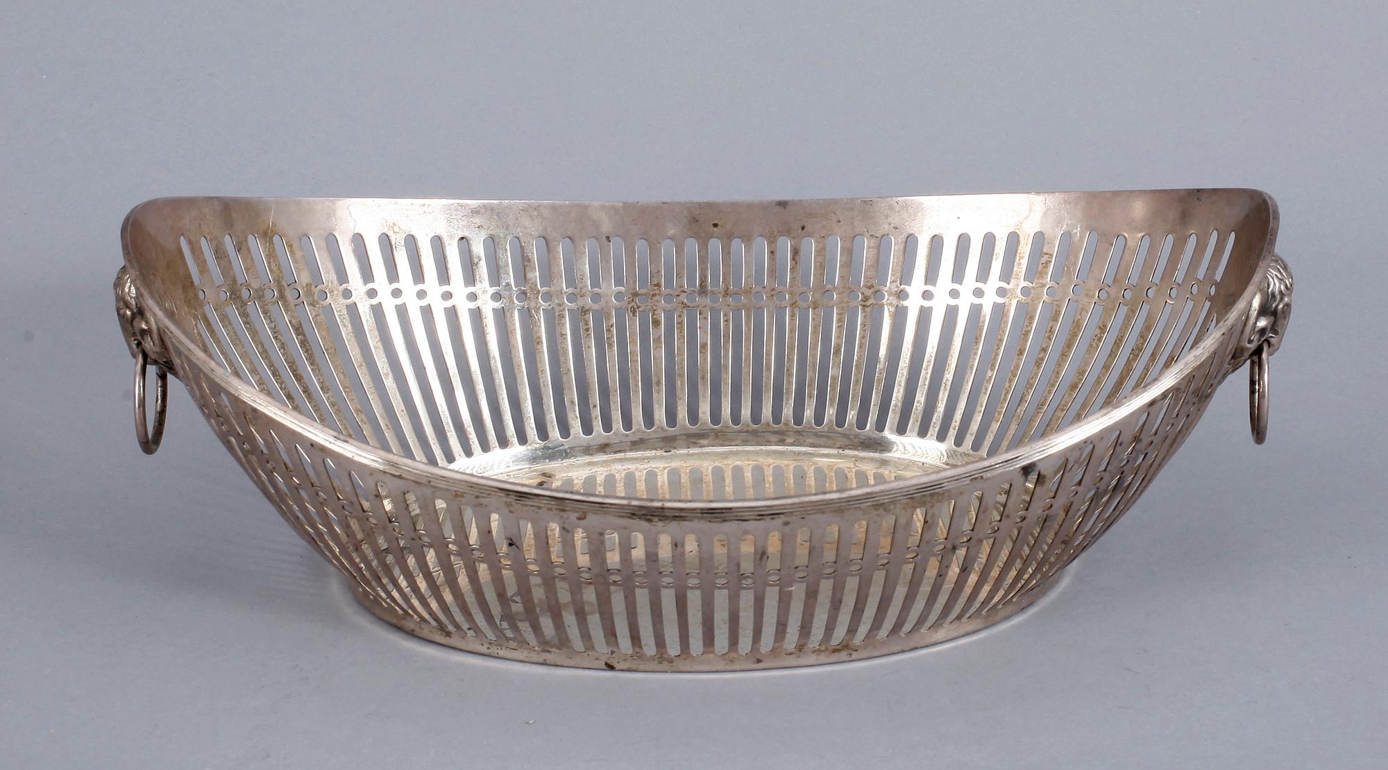 GALLERSKÅL, silver, Nederländerna. 1900-talets första hälft. Vikt ca 300 gram.