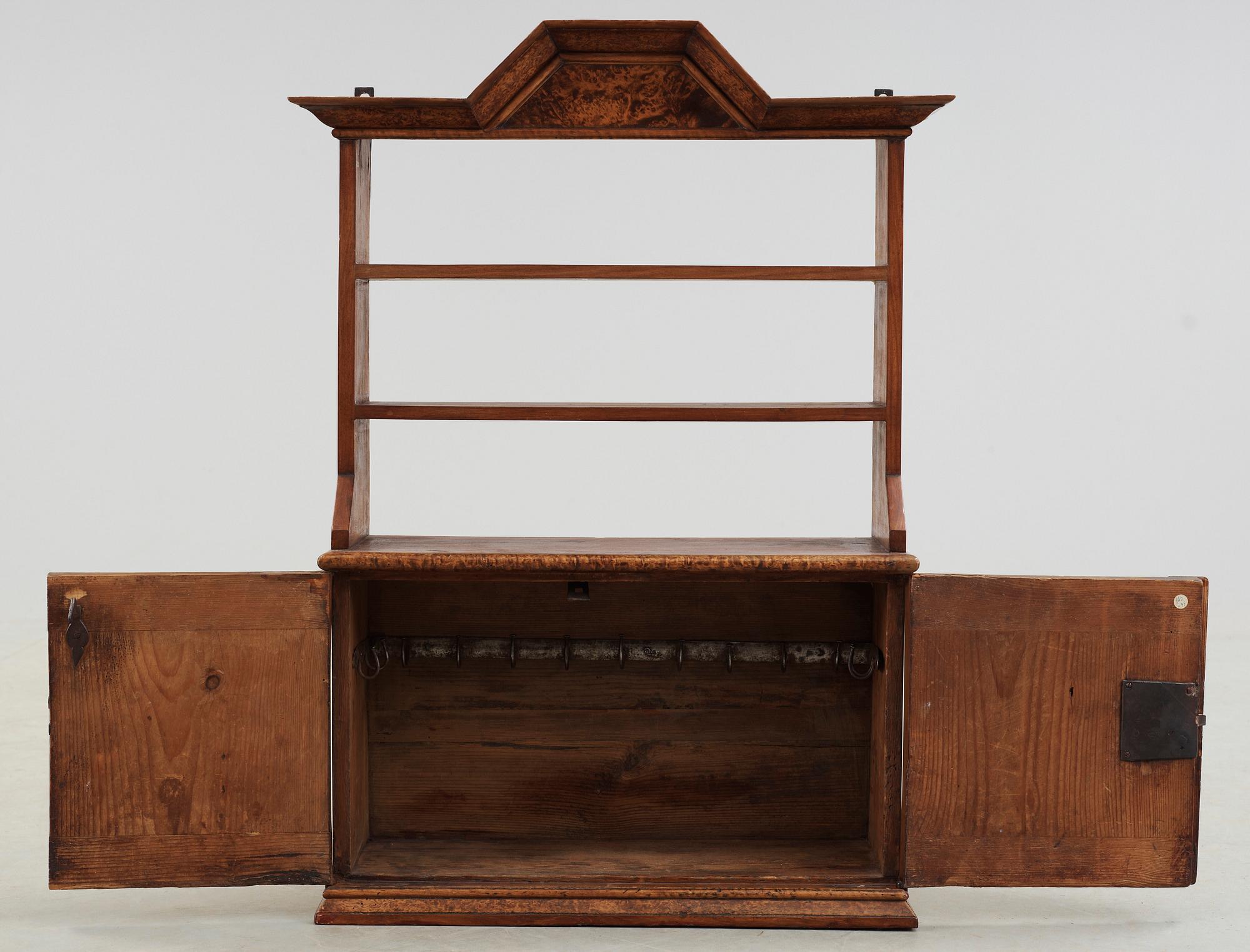 HÄNGSKÅP, senbarock, 1700-tal.