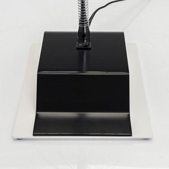 Alvar Aalto, Bordslampa, modell A703, för Artek 1900-talets slut.