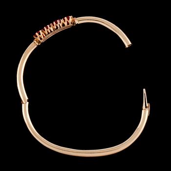 ARMBAND, 14k guld med 4 syntetiska rubiner, utländska stämplar. Vikt 10 g.