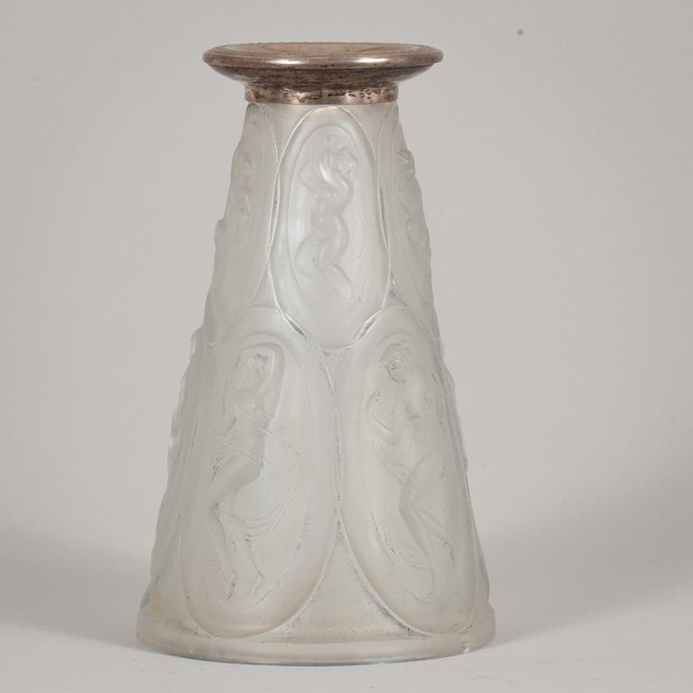 VAS, glas samt silverhalt 800.  Märkt R. Lalique. Rene Lalique, före 1946.