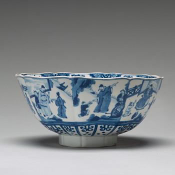 SKÅL, porslin. Qingdynastin, Kangxi (1662-1722).