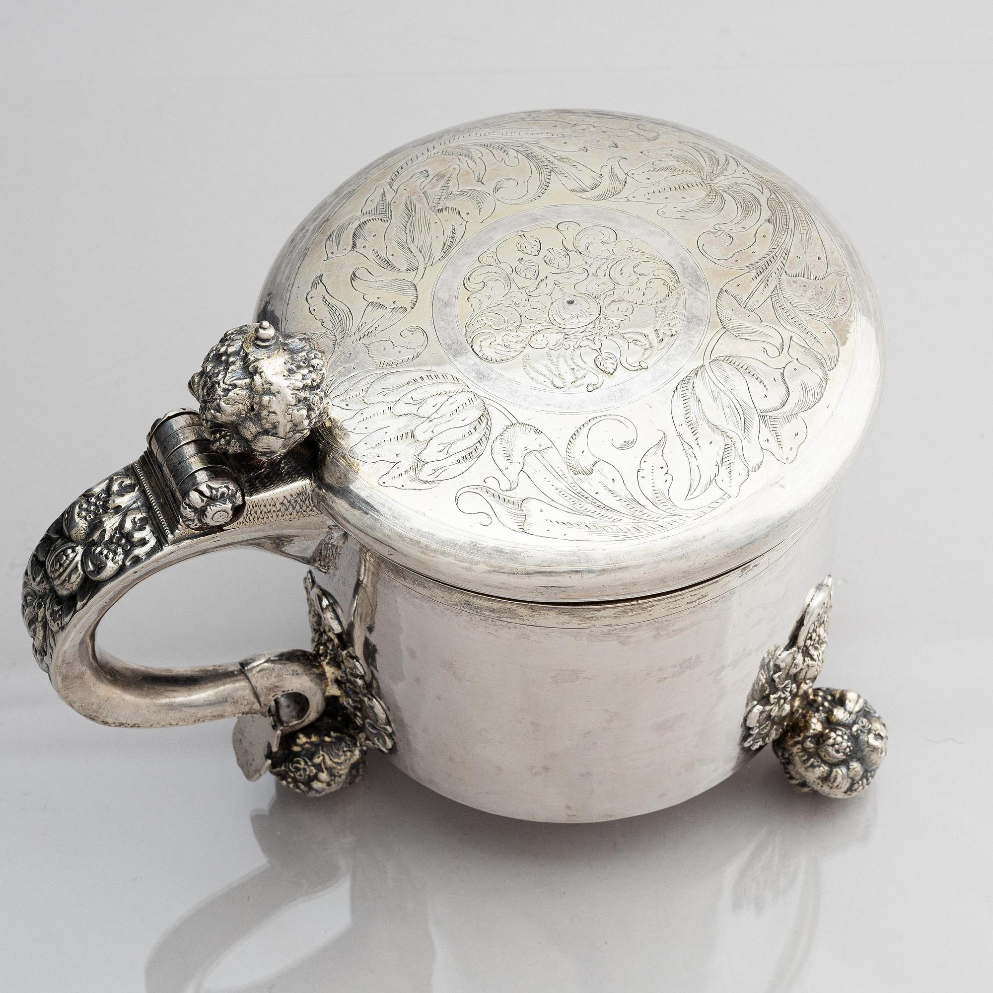 Erik Månsson Schmidt, dryckeskanna, delvis förgyllt silver, Stockholm (verksam 1675-1686). Barock.