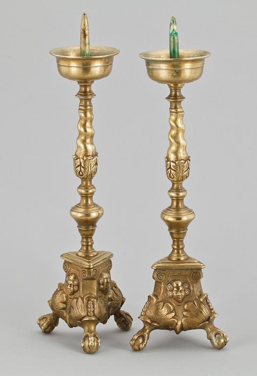 LJUSSTAKAR, ett par, mässing. Barockstil, 1900-tal.