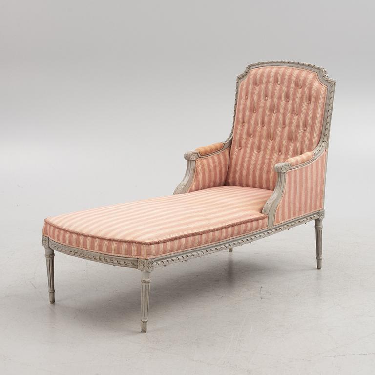 A chaise longue, circa 1900.