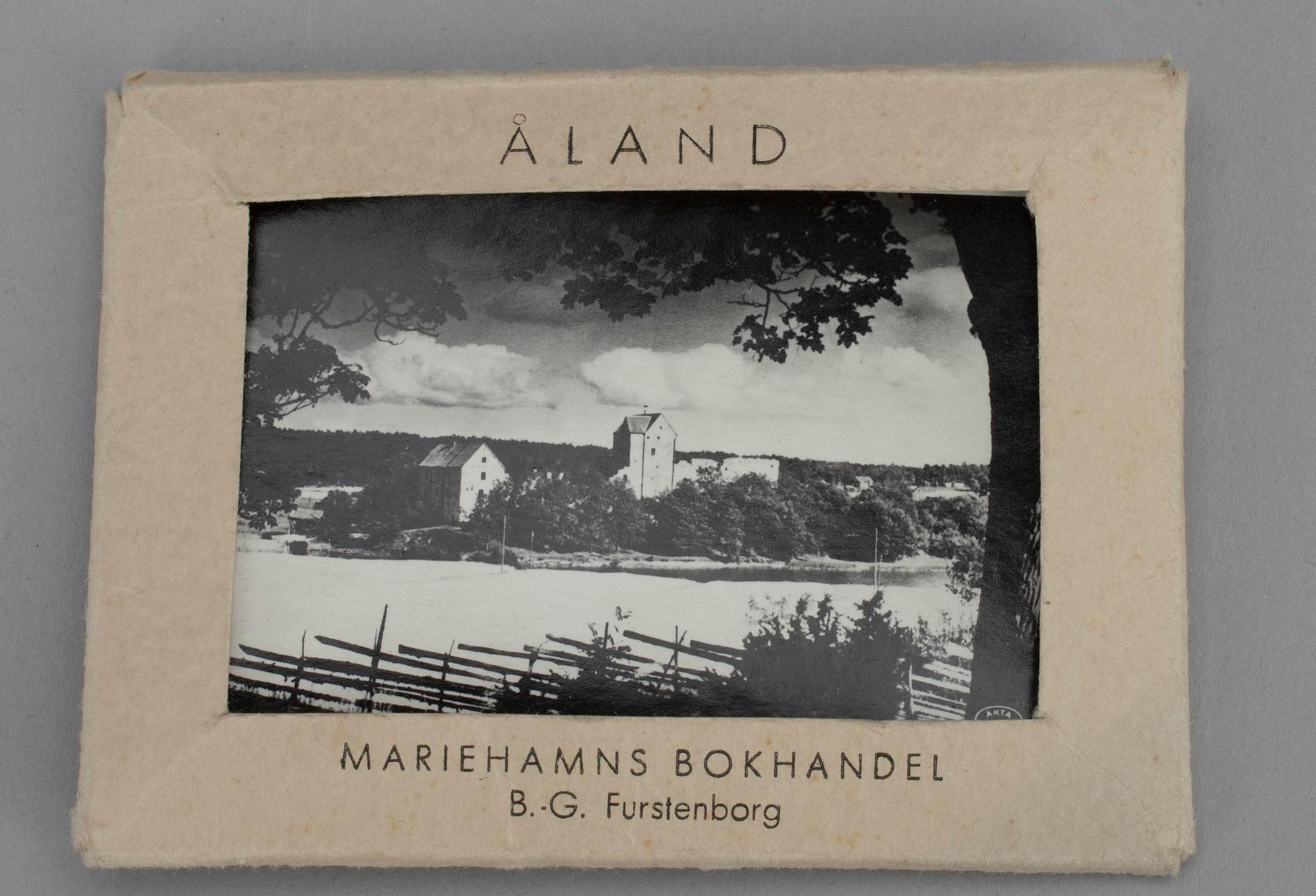 VYKORTSALBUM, ca 168 kort samt FOTOGRAFIER 10 st, motiv från Åland, 1900-talets början.