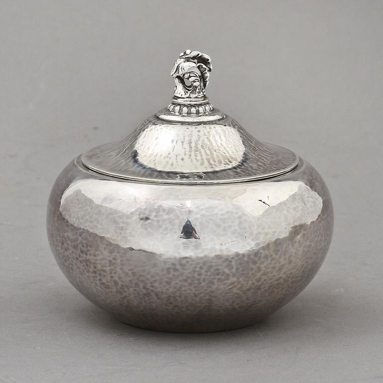 A Georg Jensen sterling bonbonnière, Copenhagen, 1919-27.