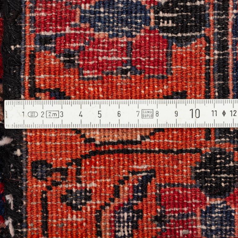 Matta, orientalisk, ca 401 x 295 cm.