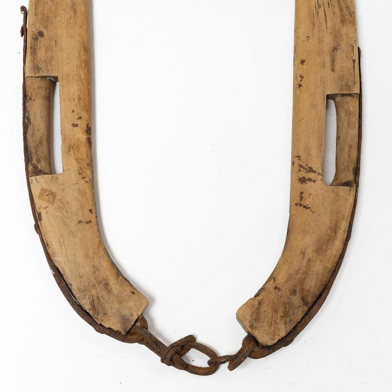 Lokor, ett par, Allmoge, daterade 1827.