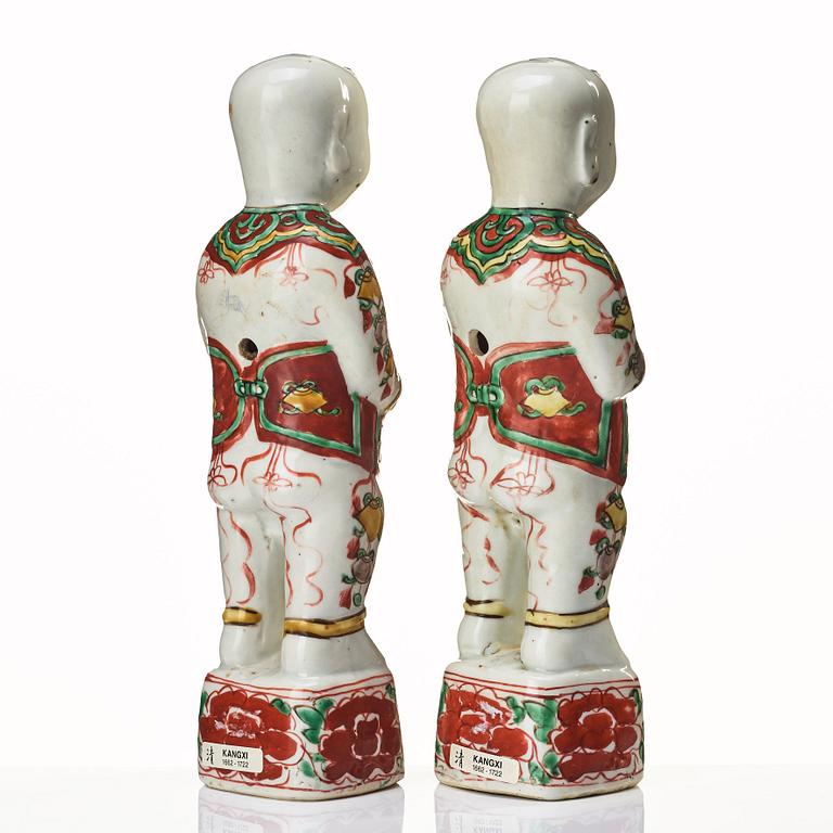 A pair of famille verte "lauging boys", Qing dynasty, Kangxi (1662-1722).