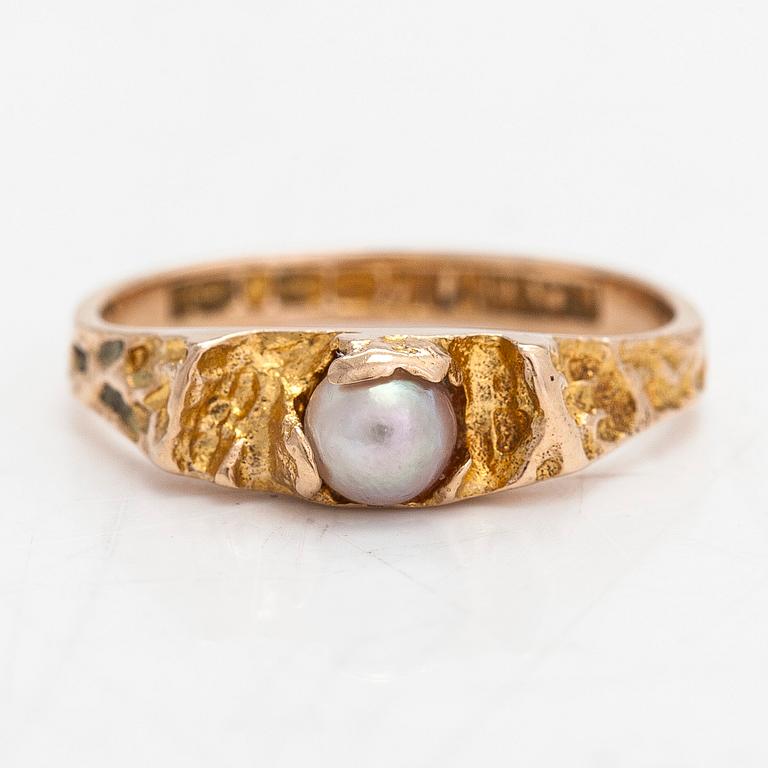 Björn Weckström, a 14K gold and cultured pearl ring 'Small word' for Lapponia 1972.