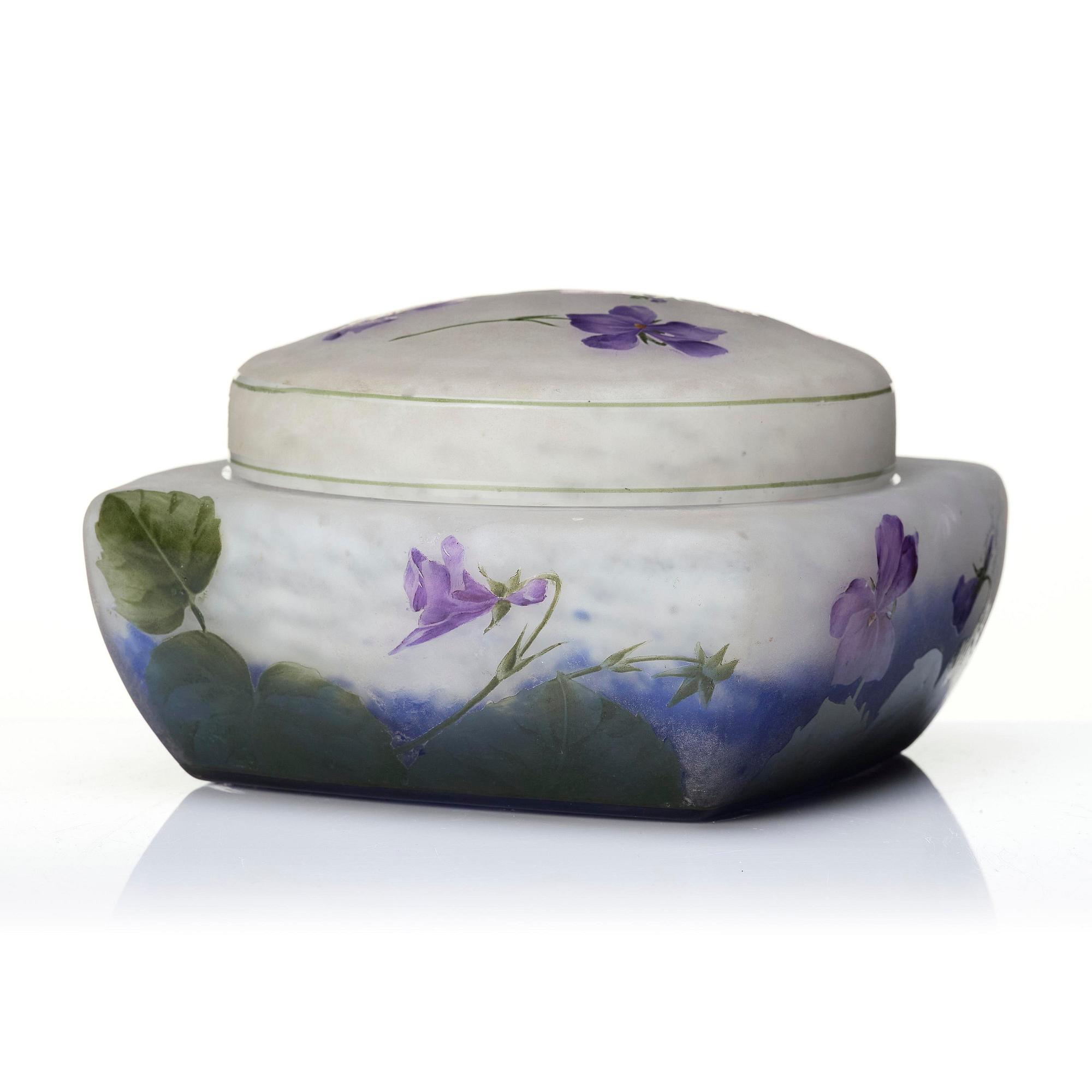 Daum Frères, an Art Nouveau cameo glass lidded bowl/bonbonnière, Nancy, France.