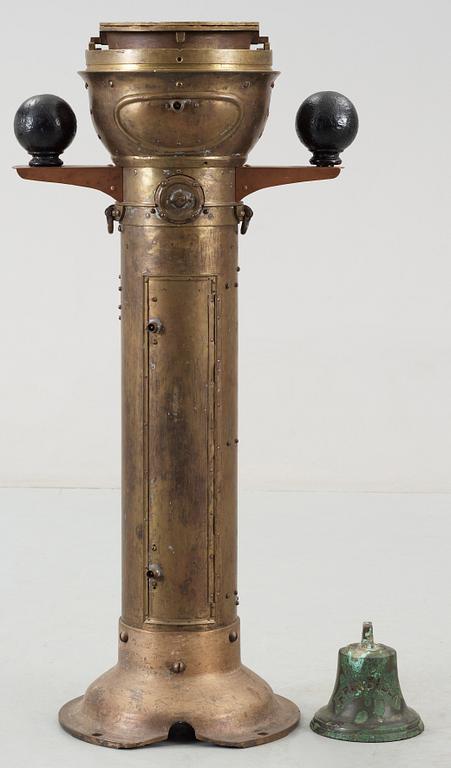 NAKTERHUS SAMT FARTYGSKLOCKA, mässing resp brons, 1930.