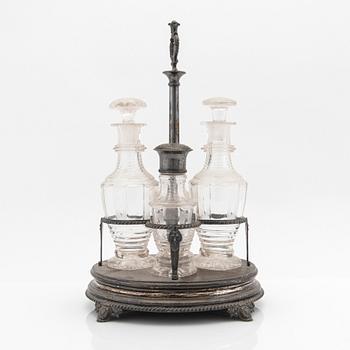 Gustaf Möllenborg, Bordssurtout, silver, för 2 karaffer samt 2 ströare, Stockholm, 1831.