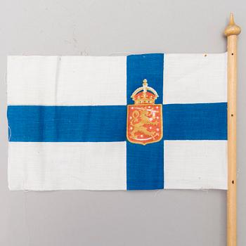 A hand flag of the 1918-20 Finnish state flag.