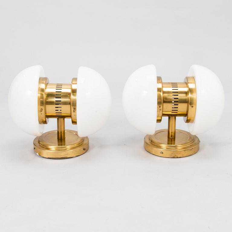 A PAIR OF WALL LAMPS. KLAUS MICHALIK. Manufactured by Orno. Second half of the 20th Century.