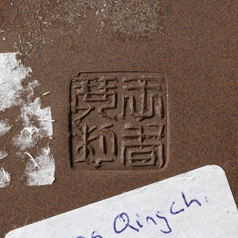 A group of three Chinese yixing teapots, 1980s.