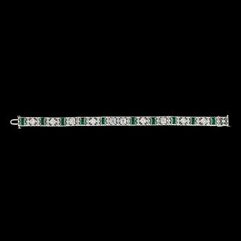 ARMBAND, 14k vitguld med grön stenar och diamanter, tot ca1,00ct. Art deco, 1900-talets mitt. Vikt 14,8g.