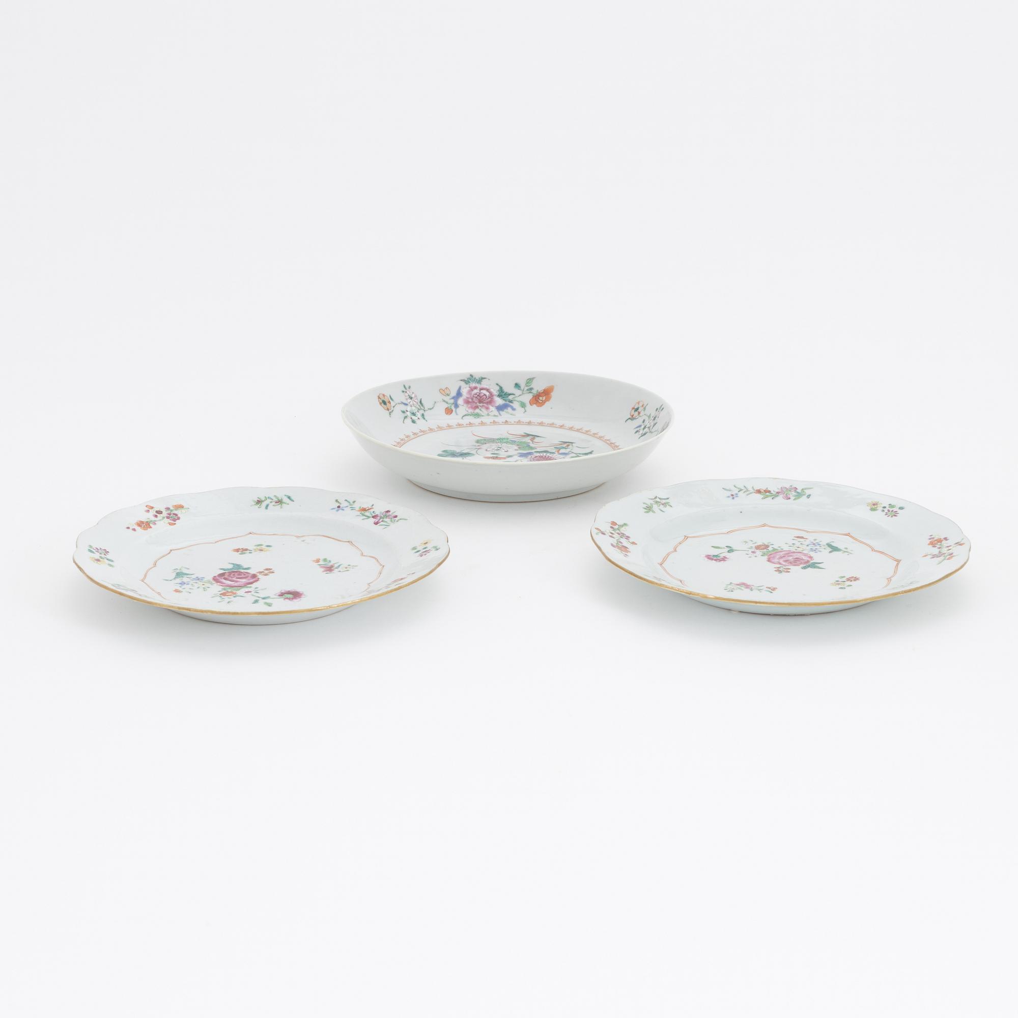 A pair of famille rose plates and a famille rose serving dish, Qing dynasty, Qianlong (1736-95).