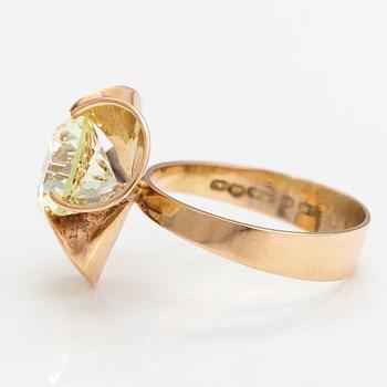 Elis Kauppi, A 14K gold rig with a synthetic spinel. Kupittaan kulta, Turku 1972.