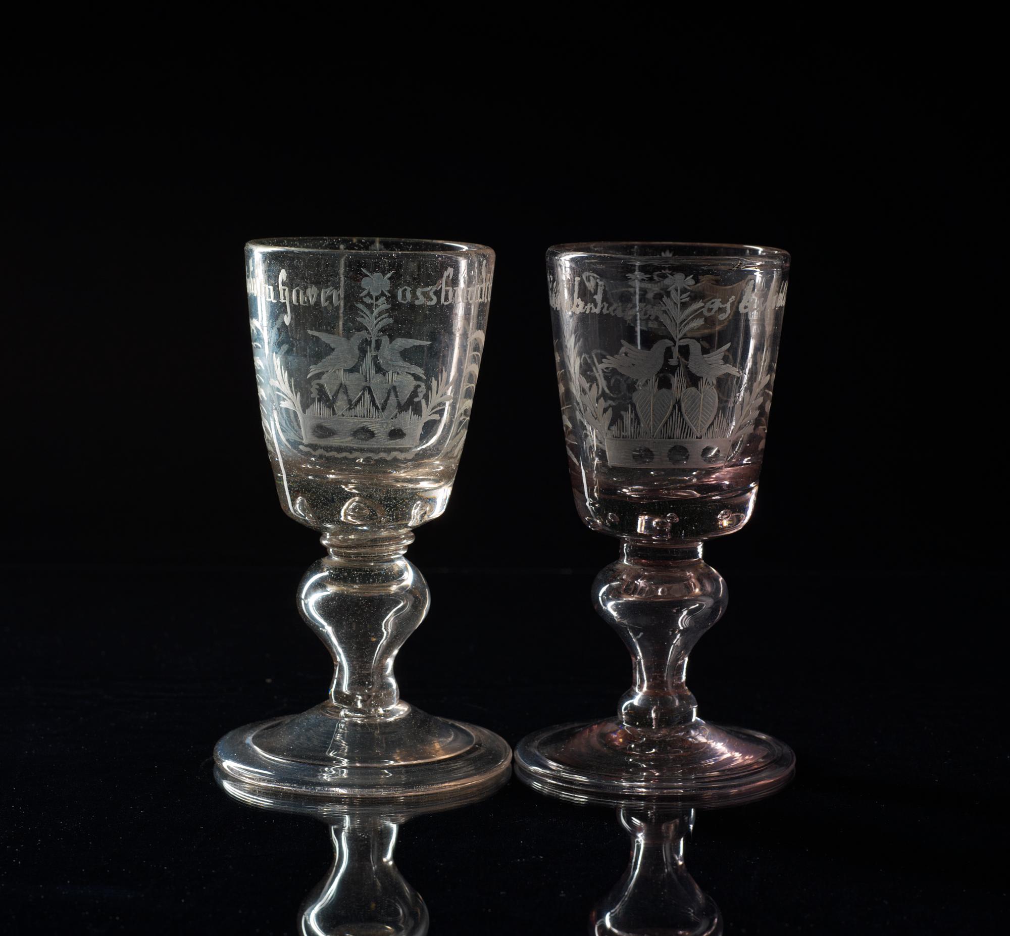 BRÖLLOPSGLAS, två stycken. Tyskland, 1700-talets slut.