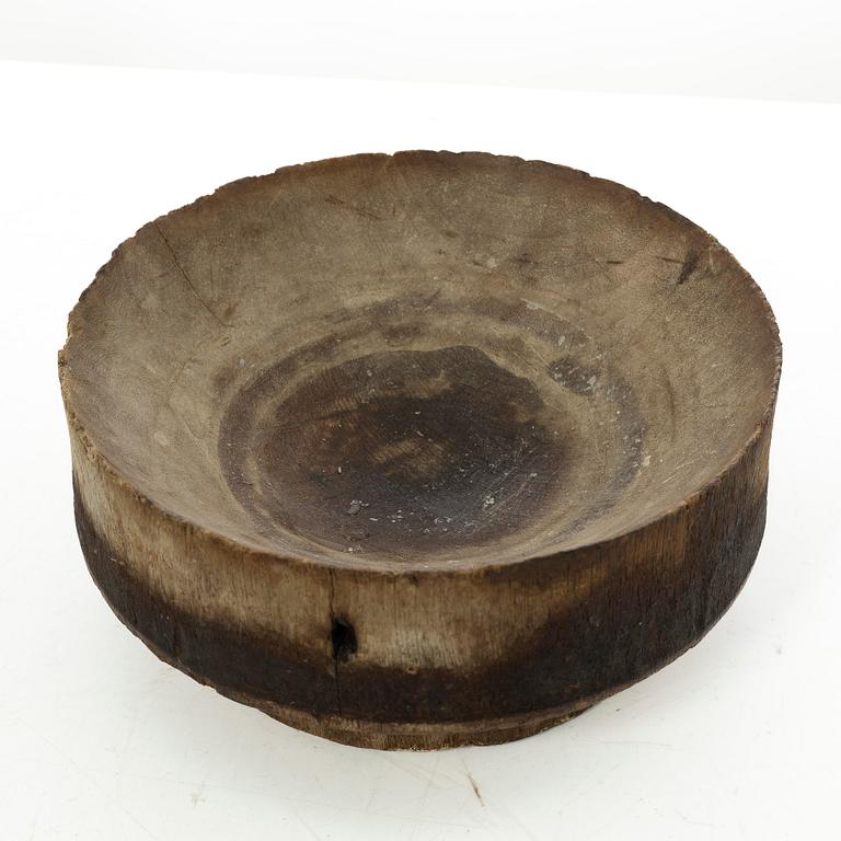 A deep dish, folk art, 18th/19th century.