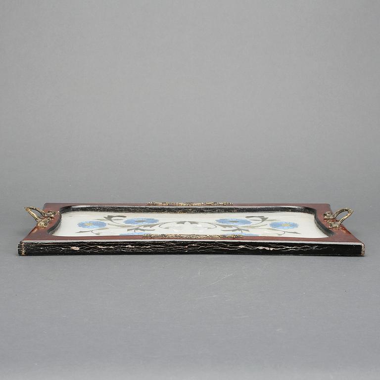 BRICKA, med broderi, 1800-tal.