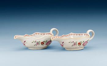 1395. A pair of famille rose sauceboats, Qing dynasty, Qianlong (1736-95). (2).
