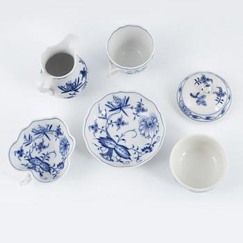 A 15-piece 'Zwiebelmuster' porcelain service, Meissen, Germany.