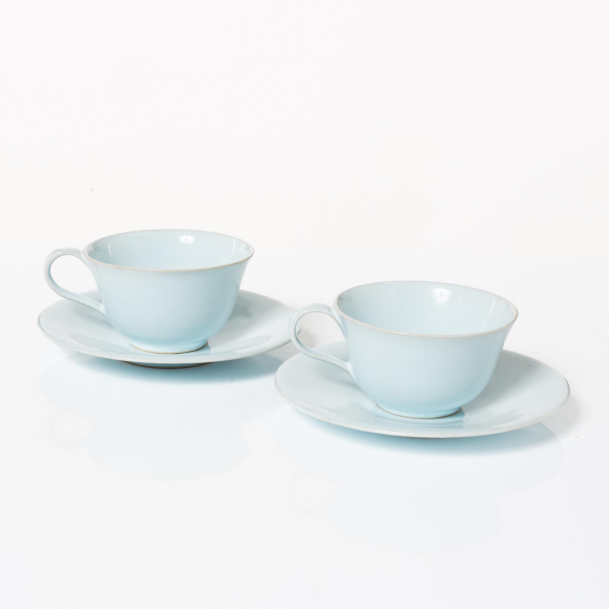 Kennet Williamsson, a set of eight ceramic pieces, signed.