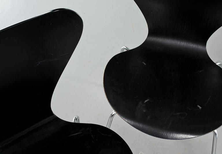 STOLAR, 3 + 1 st, "Sjuan", Arne Jacobsen, Fritz Hansen, 1900-talets senare del.
