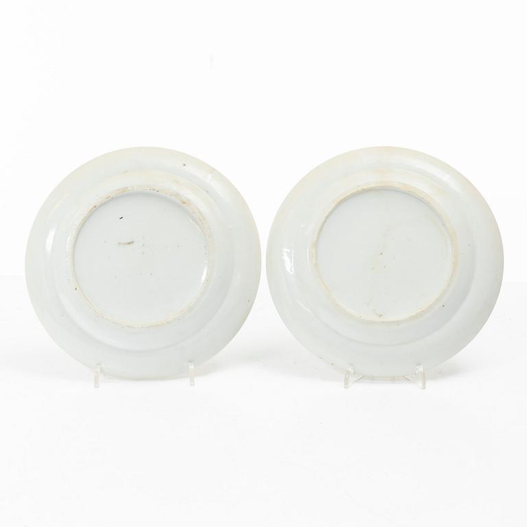 A famille rose serving dish, plate and two small dishes, Qing dynasty, 19th century.