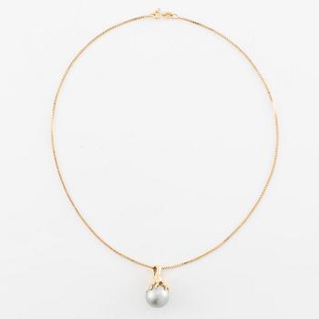 Necklace, gold with grey-toned pearl.