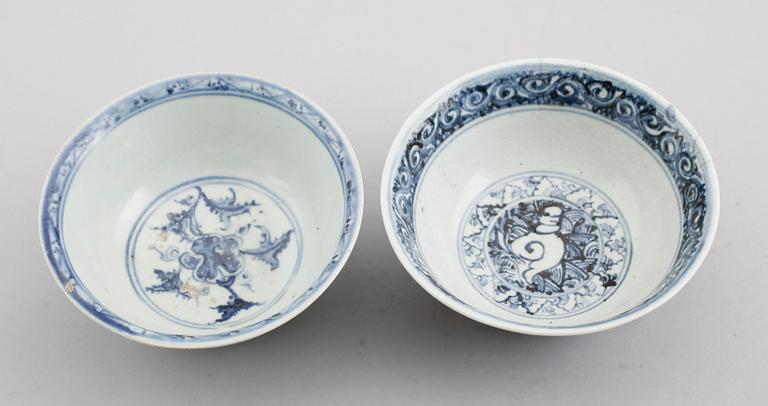 SKÅLAR, 2 st, porslin, Kina, Ming 1400-tal.