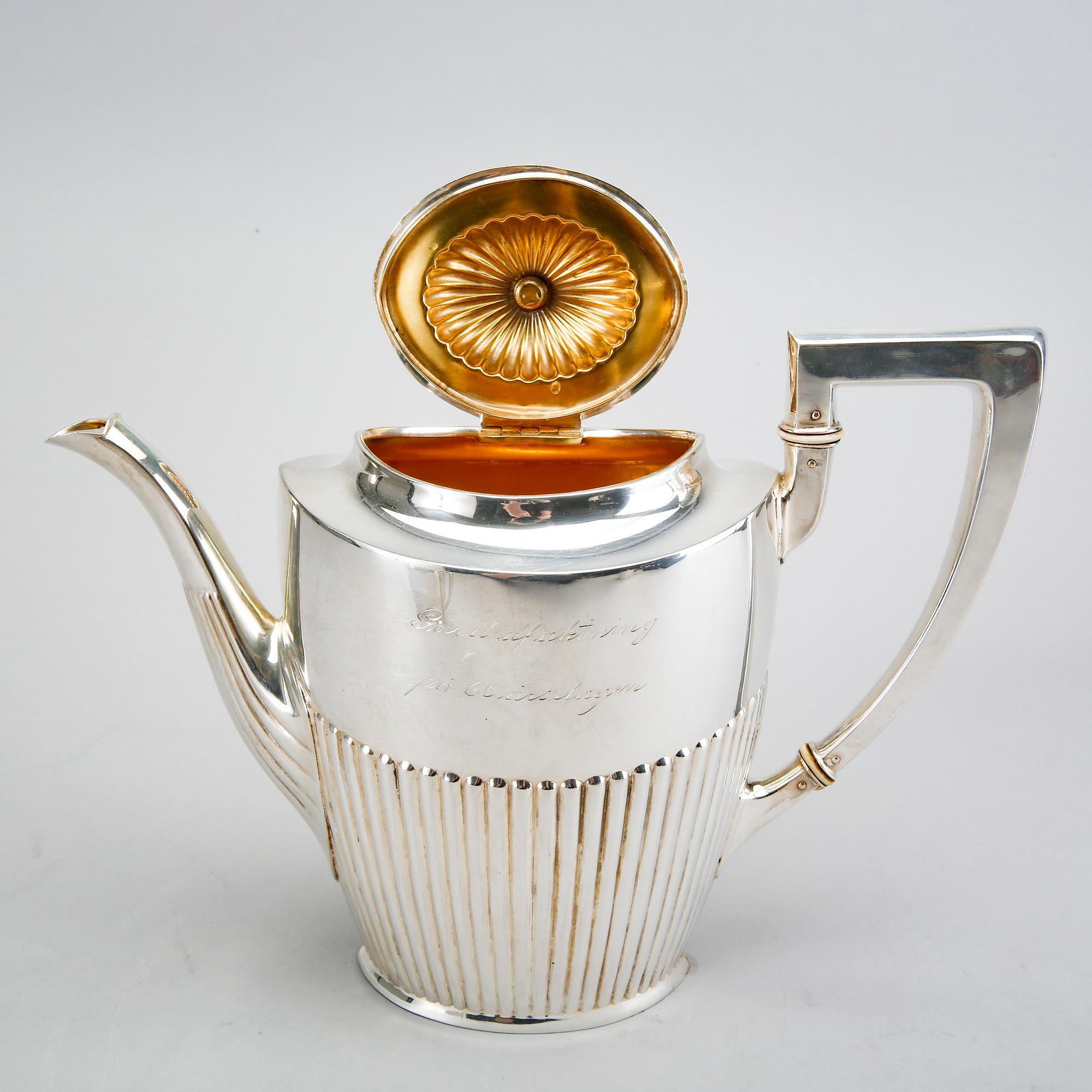 A Swedish 20th century 3 pcs silver coffee service mark of G Svensson Kalmar 1918 total weight ca 960 gr.