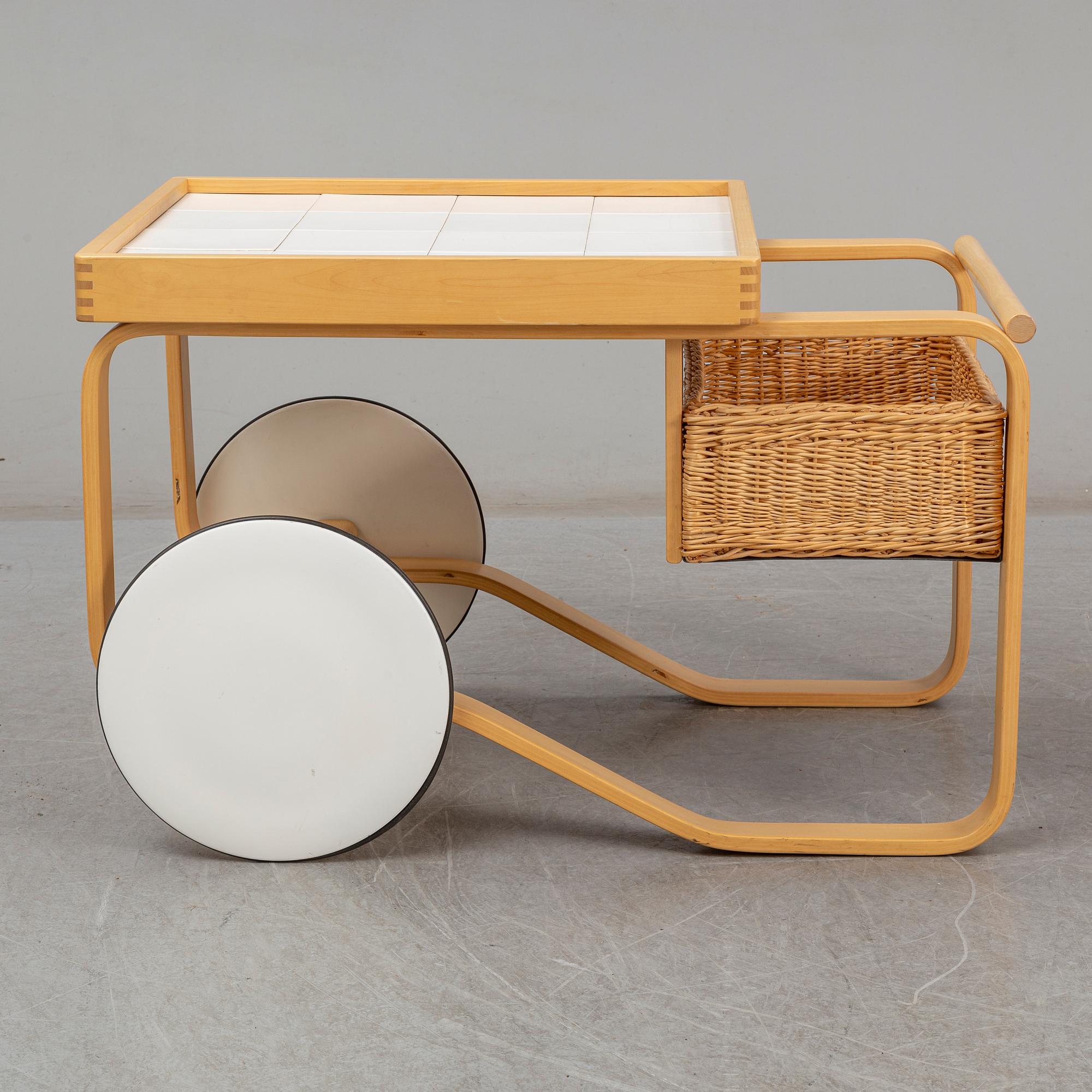 ALVAR AALTO, a 'model 900' servingtable, from Artek, 1960s.