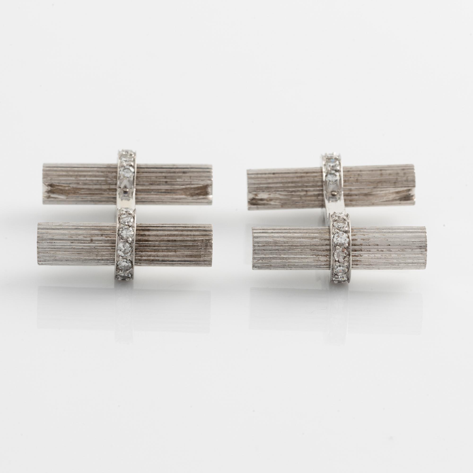 A pair of cufflinks in 18K white gold with eight-cut diamonds.