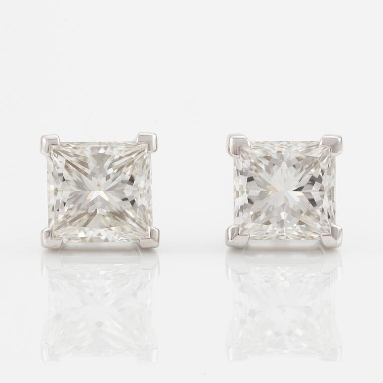 Earrings, a pair, with princess-cut diamonds, HRD report included.
