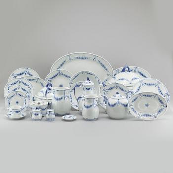 109 pieces of tableware"Empire" by Bing & Gröndahl, Danmark.