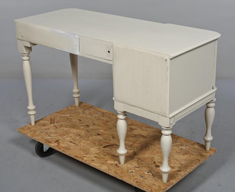 SKRIVBORD, omkring 1900-talets mitt.