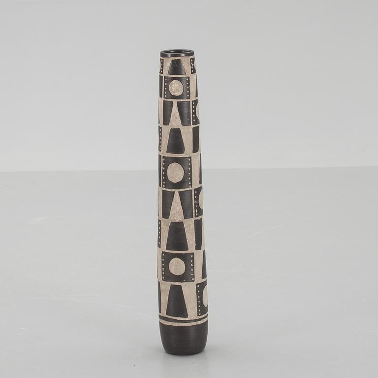 GOLVVAS, stengods. 1900-talest andra hälft, möjligen Herman Kähler Danmark.