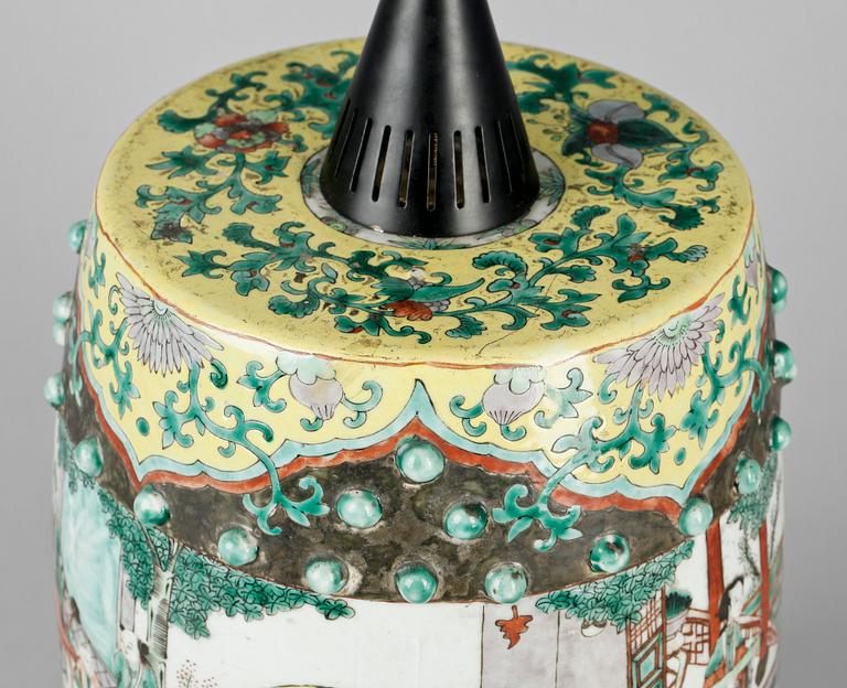 BORDSLAMPA / PALL, porslin, Kangxistil, Kina, sekelskifte 1800/1900.